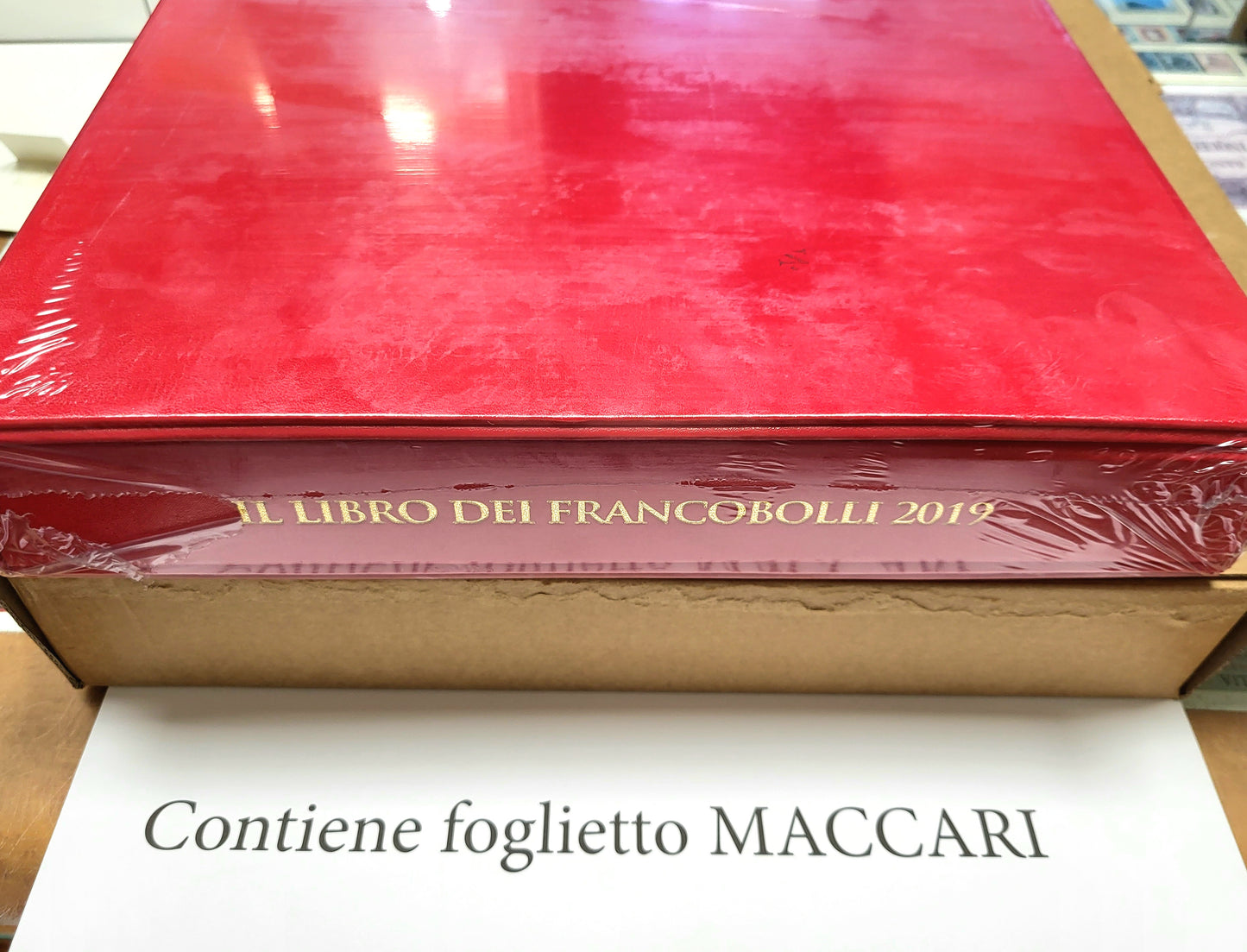 Libro Ufficiale Italiano delle Poste Anno 2019 con tutti i francolli dell'anno piu la rarita del Libretto "Maccari" non piegato.